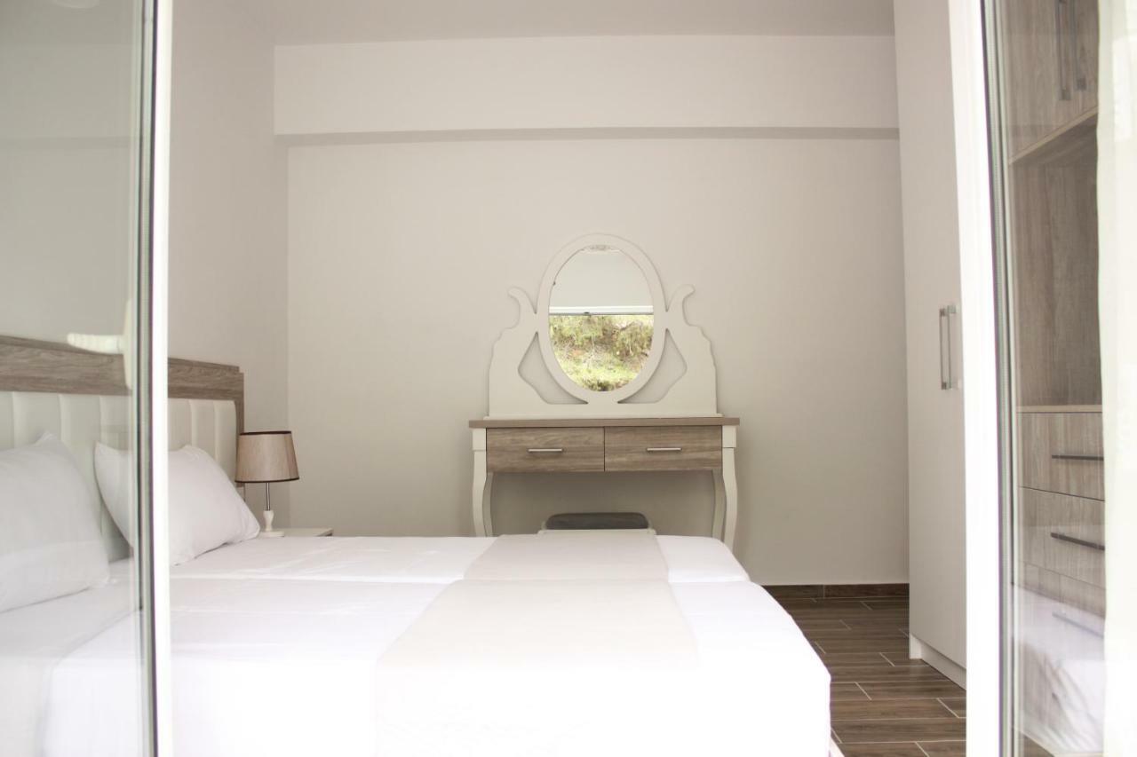 Alexandra'S Apartments Saranda Zewnętrze zdjęcie
